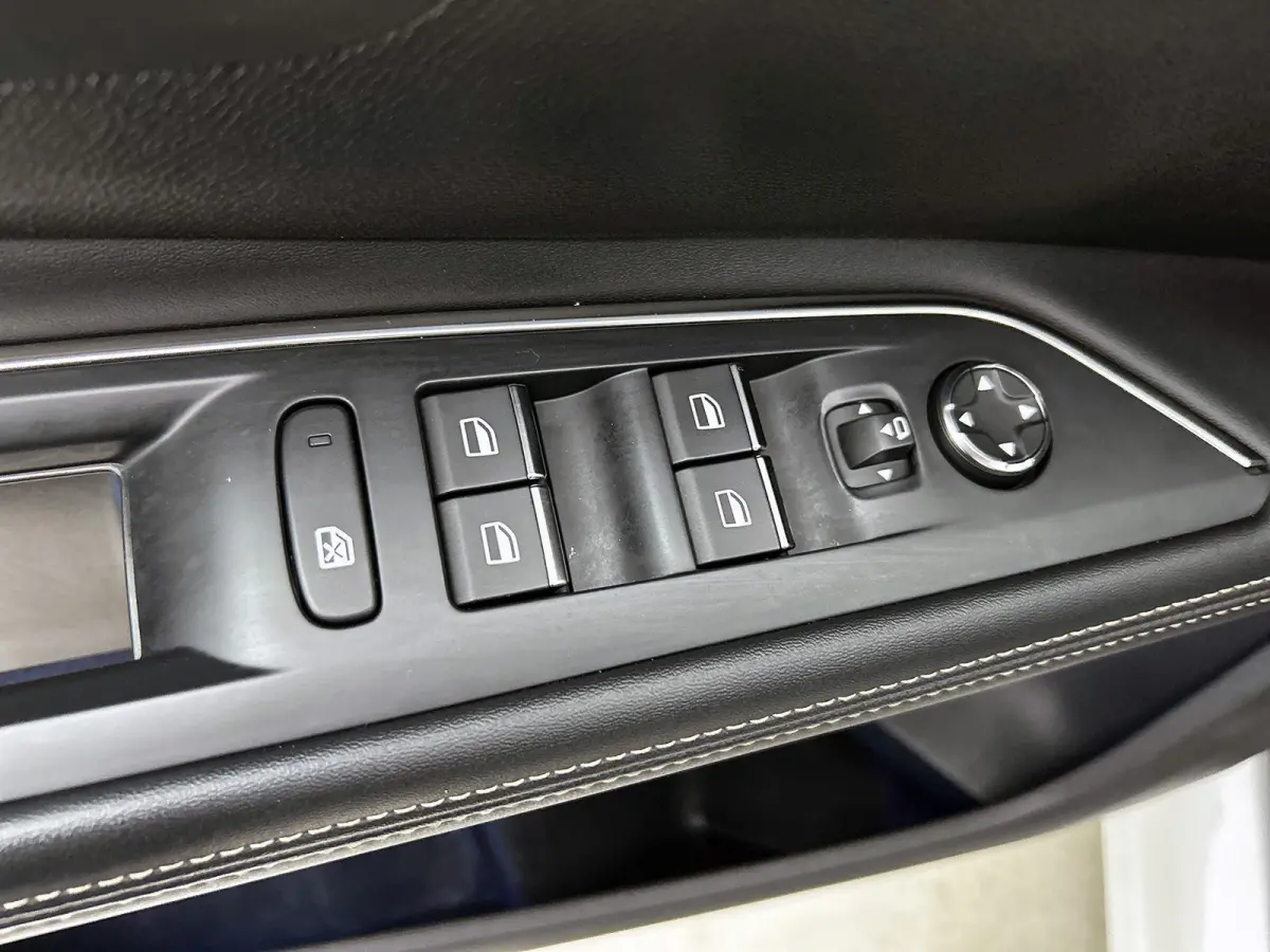 1.2 130pk GT Pack Business Automaat | Trekhaak | Schuif-/Kanteldak | Elektrische Klep | Navigatie | Adaptieve Cruise Control | Climate Control | 19"LMV |