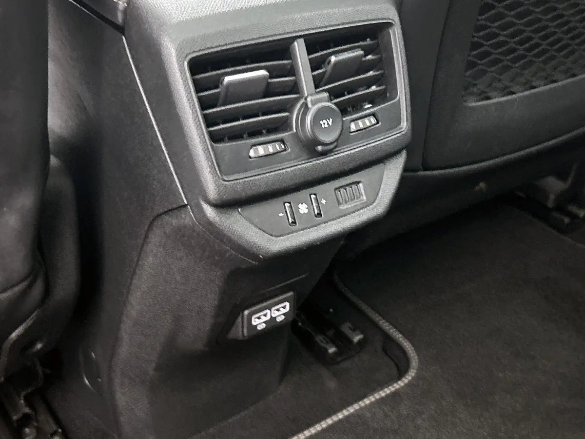 1.2 130pk GT Pack Business Automaat | Trekhaak | Schuif-/Kanteldak | Elektrische Klep | Navigatie | Adaptieve Cruise Control | Climate Control | 19"LMV |