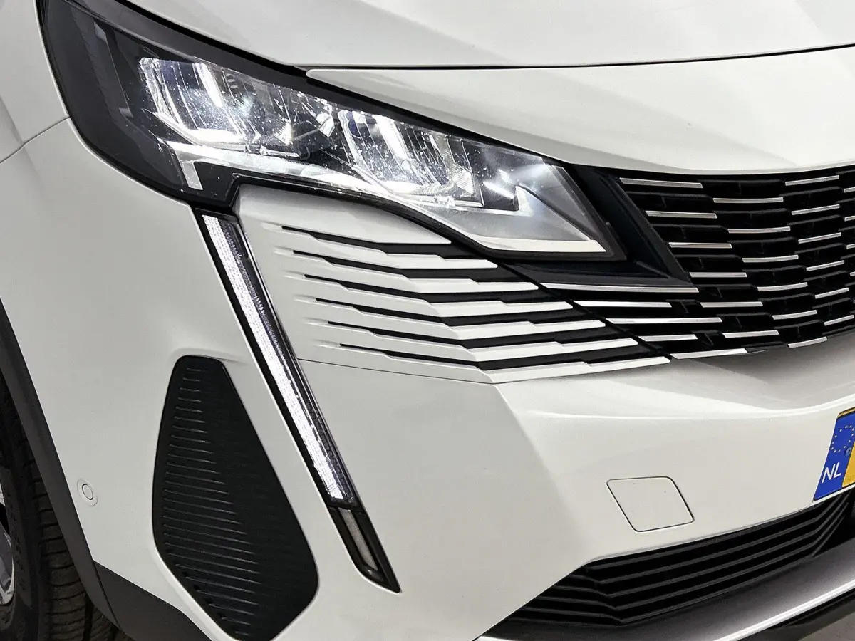 1.2 130pk Blue Lease Allure Automaat | Trekhaak | Elektrische Klep | Navigatie | Climate Control | Cruise Control | LED | 19"LMV | Dodehoekdetectie | Keyless Entry/Start |
