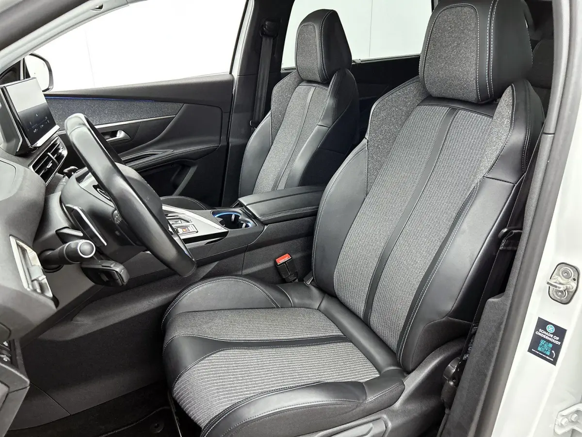 1.2 130pk Blue Lease Allure Automaat | Trekhaak | Elektrische Klep | Navigatie | Climate Control | Cruise Control | LED | 19"LMV | Dodehoekdetectie | Keyless Entry/Start |