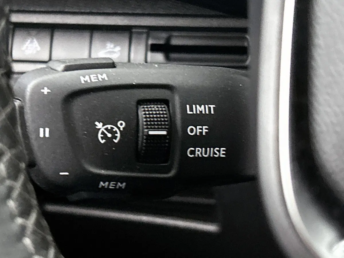 1.2 130pk Blue Lease Allure Automaat | Trekhaak | Elektrische Klep | Navigatie | Climate Control | Cruise Control | LED | 19"LMV | Dodehoekdetectie | Keyless Entry/Start |