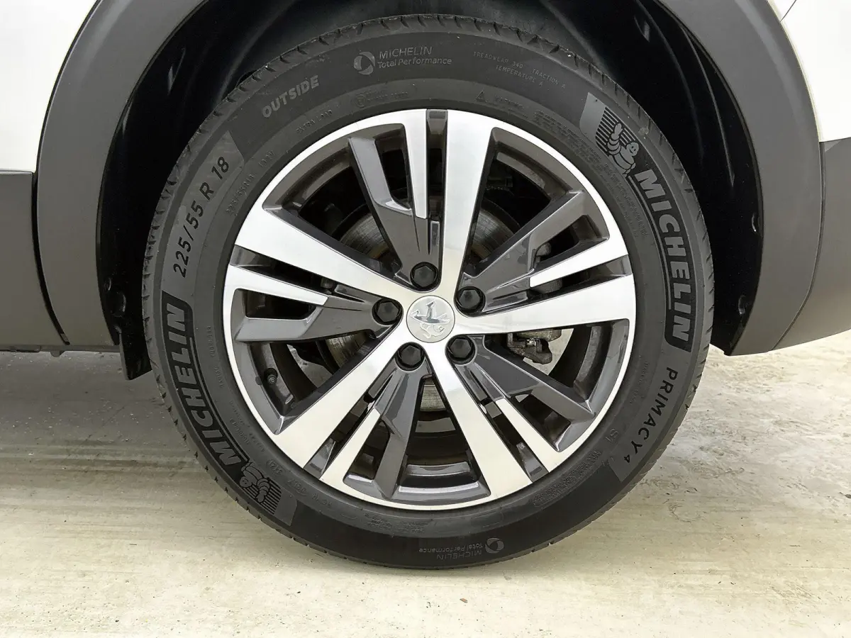 1.2 130pk Blue Lease Allure Automaat | Trekhaak | Elektrische Klep | Navigatie | Climate Control | Cruise Control | LED | 19"LMV | Dodehoekdetectie | Keyless Entry/Start |