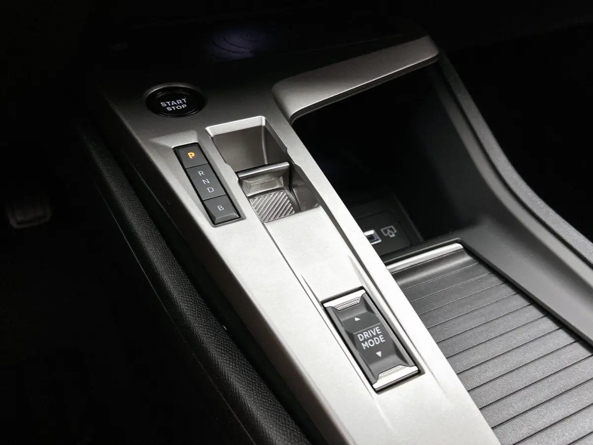 1.6 Plug-in Hybrid 195pk Allure Automaat | 360 Vision & Drive Pack | Connected Navigation Pack | Adaptieve Cruise Control | 17"LMV |