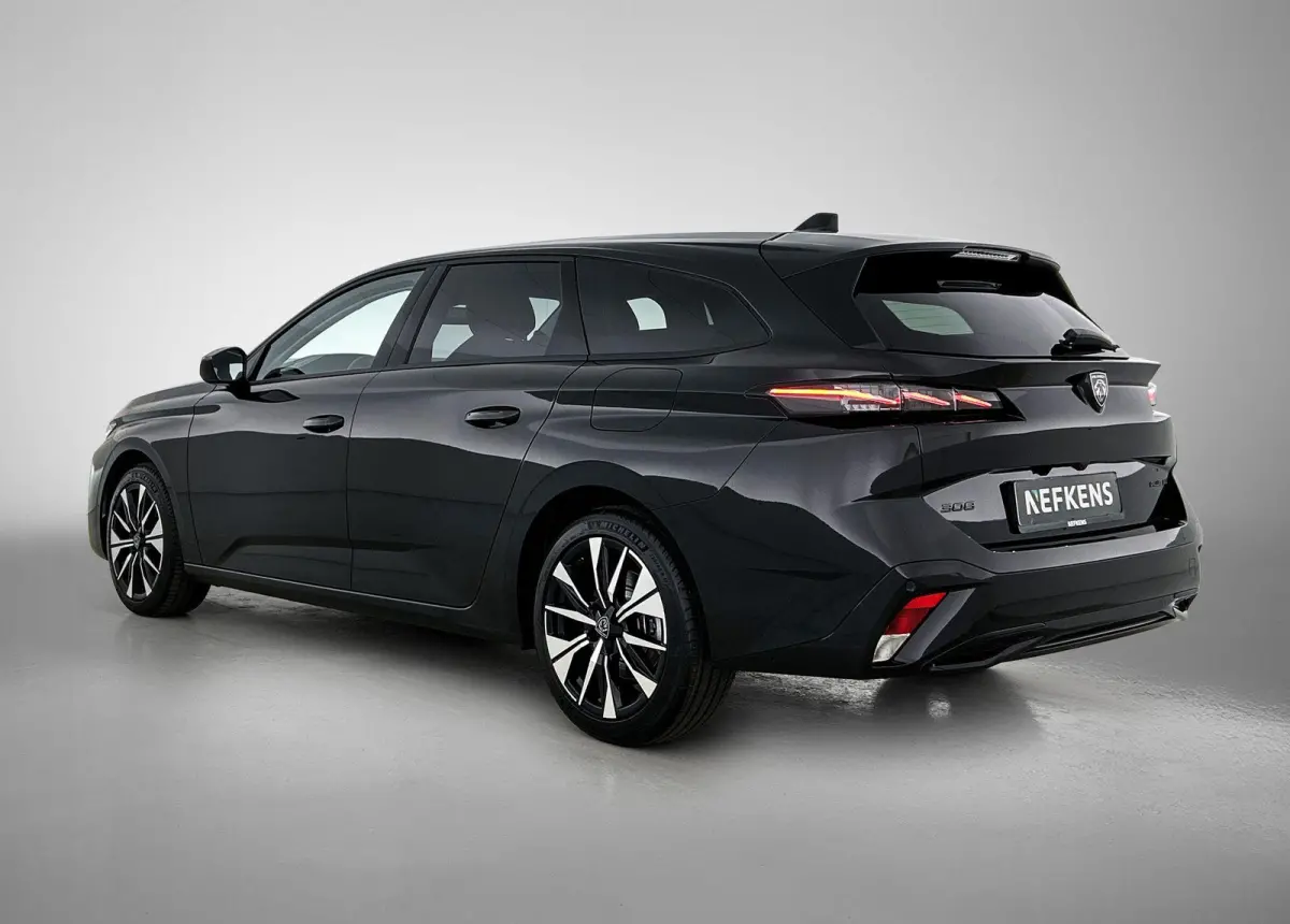1.6 Plug-in Hybrid 195pk Allure Automaat | 360 Vision & Drive Pack | Connected Navigation Pack | Adaptieve Cruise Control | 17"LMV |