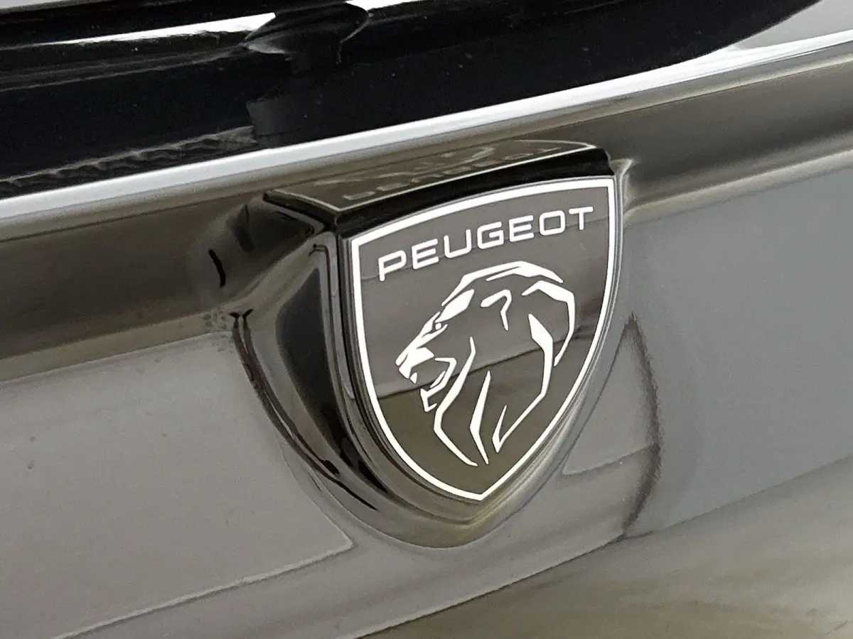 1.6 Plug-in Hybrid 195pk Allure Automaat | 360 Vision & Drive Pack | Connected Navigation Pack | Adaptieve Cruise Control | 17"LMV |