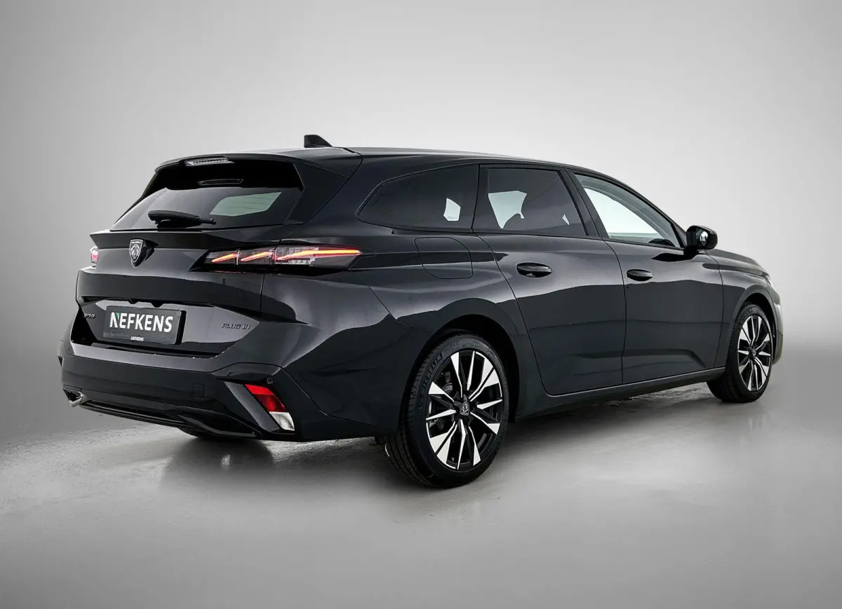 1.6 Plug-in Hybrid 195pk Allure Automaat | 360 Vision & Drive Pack | Connected Navigation Pack | Adaptieve Cruise Control | 17"LMV |