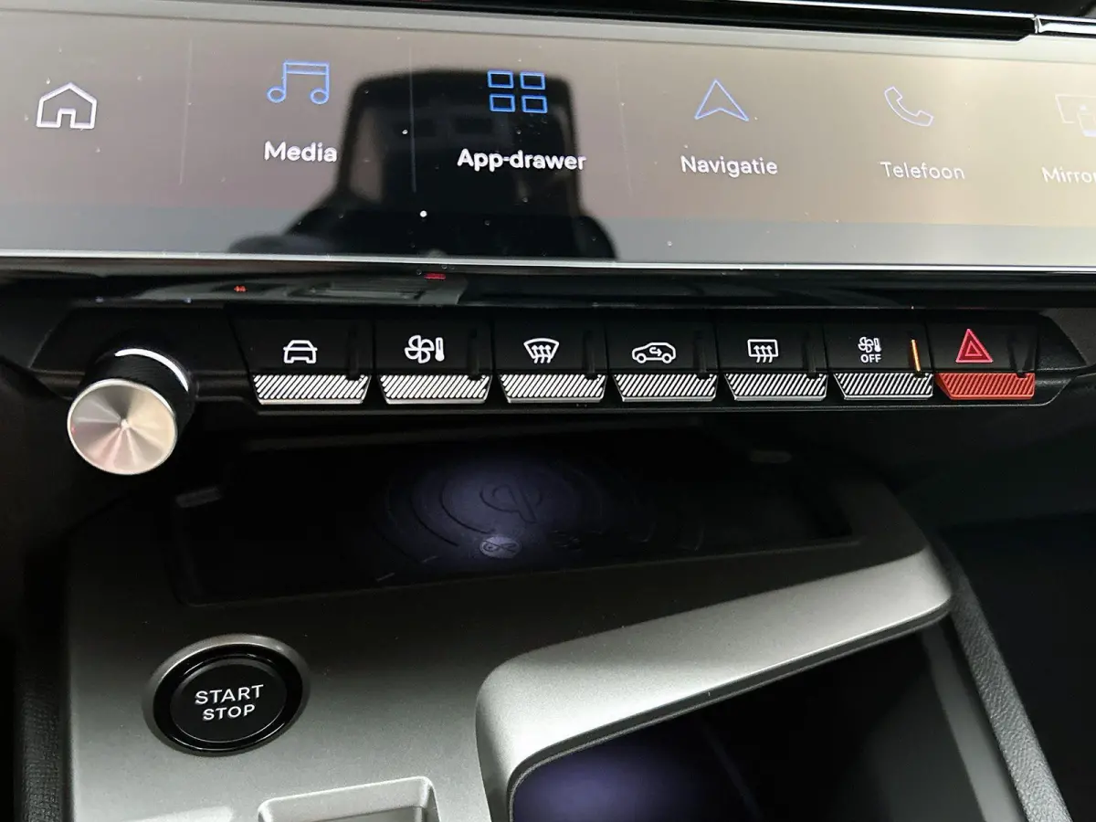 1.6 Plug-in Hybrid 195pk Allure Automaat | 360 Vision & Drive Pack | Connected Navigation Pack | Adaptieve Cruise Control | 17"LMV |