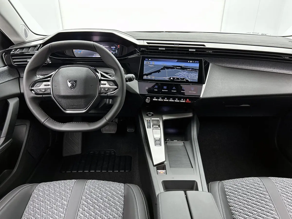 1.6 Plug-in Hybrid 195pk Allure Automaat | 360 Vision & Drive Pack | Connected Navigation Pack | Adaptieve Cruise Control | 17"LMV |
