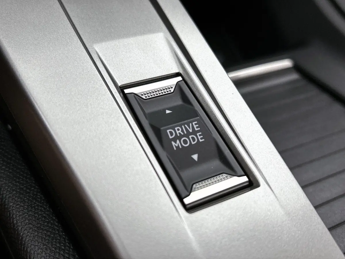 1.6 Plug-in Hybrid 195pk Allure Automaat | 360 Vision & Drive Pack | Connected Navigation Pack | Adaptieve Cruise Control | 17"LMV |