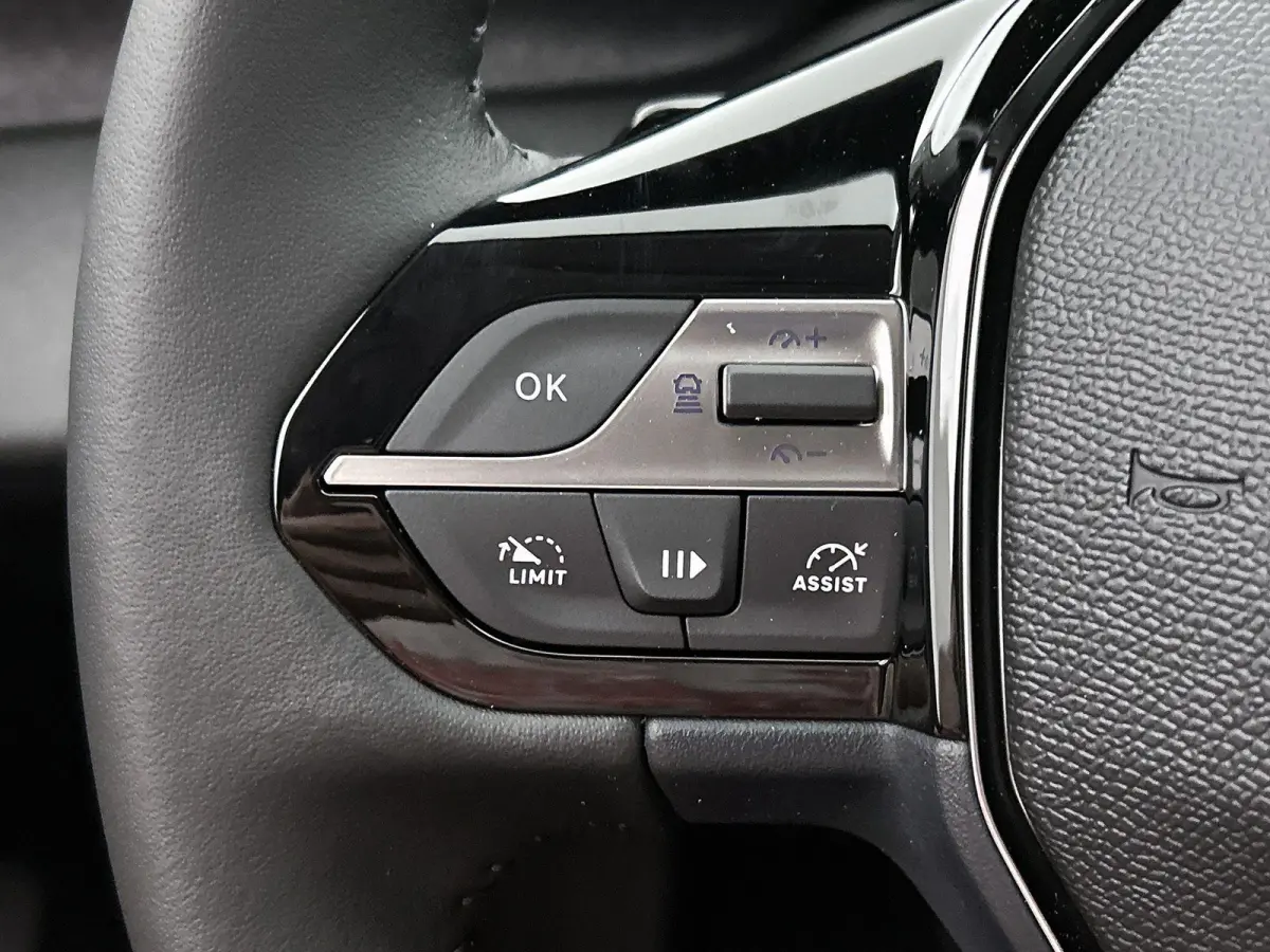 1.6 Plug-in Hybrid 195pk Allure Automaat | 360 Vision & Drive Pack | Connected Navigation Pack | Adaptieve Cruise Control | 17"LMV |