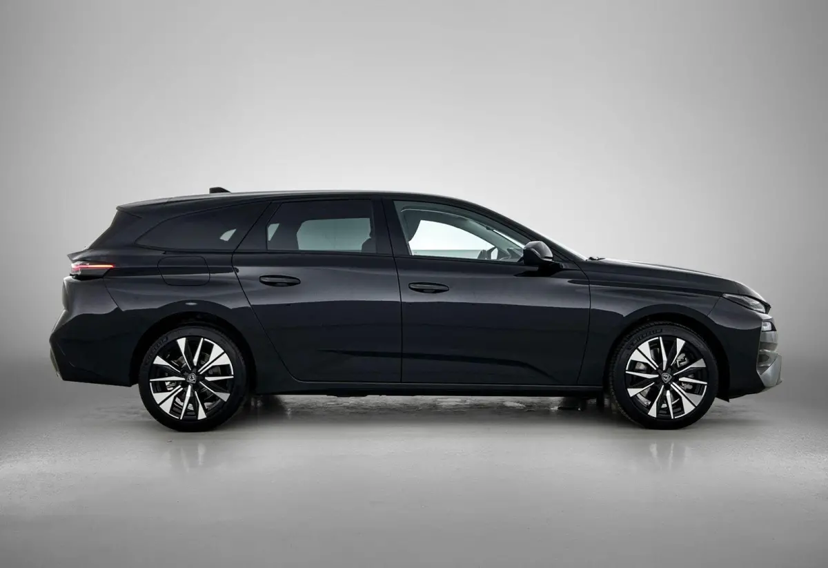 1.6 Plug-in Hybrid 195pk Allure Automaat | 360 Vision & Drive Pack | Connected Navigation Pack | Adaptieve Cruise Control | 17"LMV |