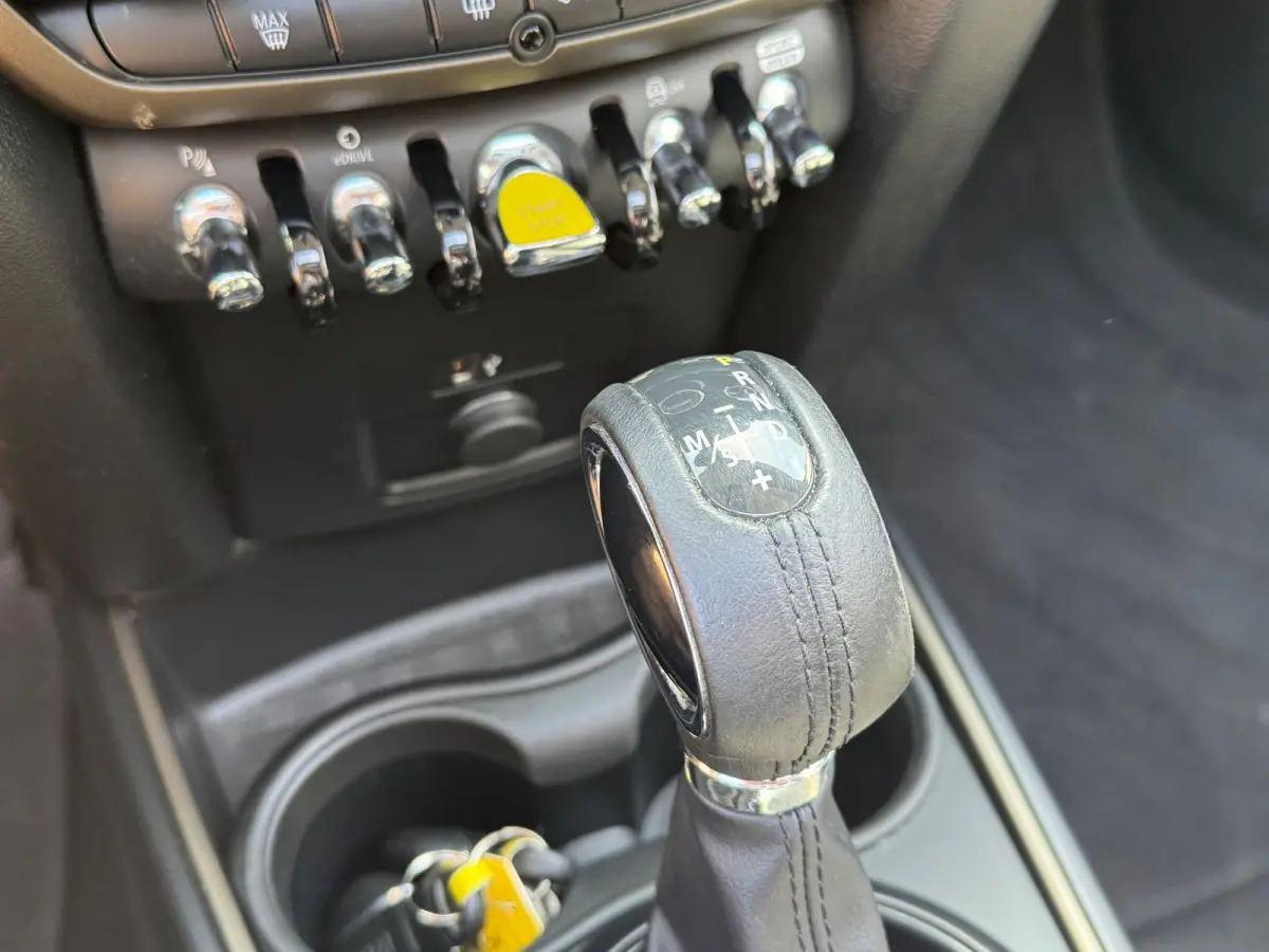 220PK HYBRID COOPER ALL4 CHILI SPORT LEDER/NAVI/CARPLAY/PANORAMADAK