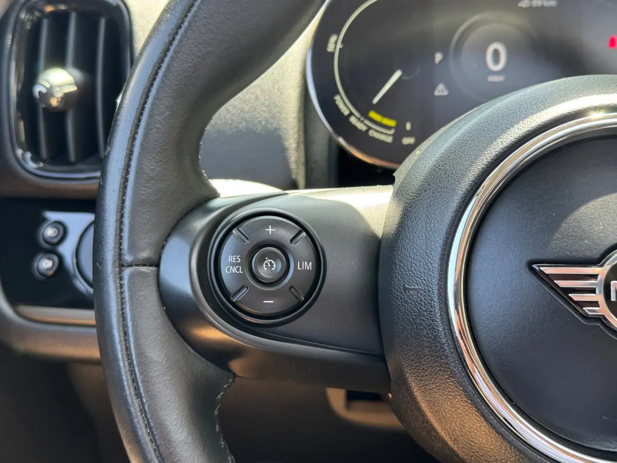220PK HYBRID COOPER ALL4 CHILI SPORT LEDER/NAVI/CARPLAY/PANORAMADAK