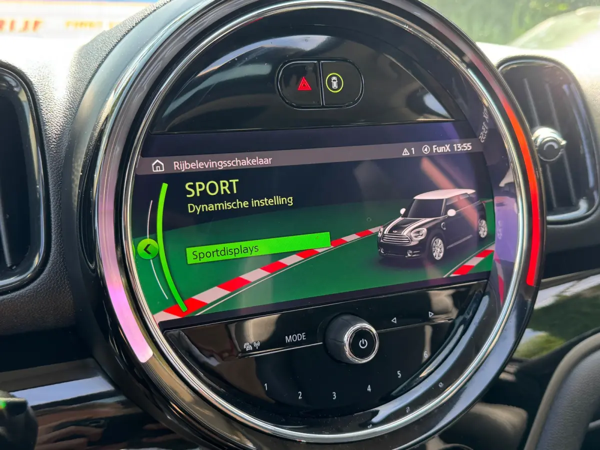 220PK HYBRID COOPER ALL4 CHILI SPORT LEDER/NAVI/CARPLAY/PANORAMADAK