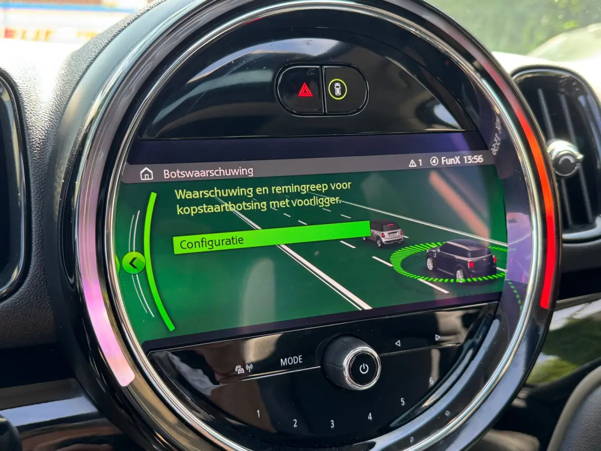 220PK HYBRID COOPER ALL4 CHILI SPORT LEDER/NAVI/CARPLAY/PANORAMADAK