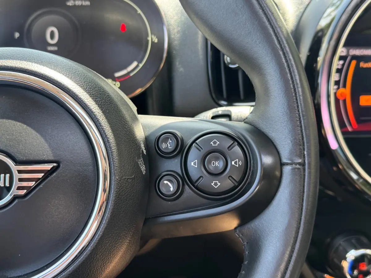 220PK HYBRID COOPER ALL4 CHILI SPORT LEDER/NAVI/CARPLAY/PANORAMADAK
