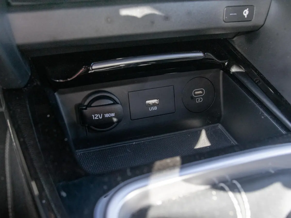 1.0 T-GDi Design Edition l JBL Premium soundsystem l Stoel Stuurwielverwarming l