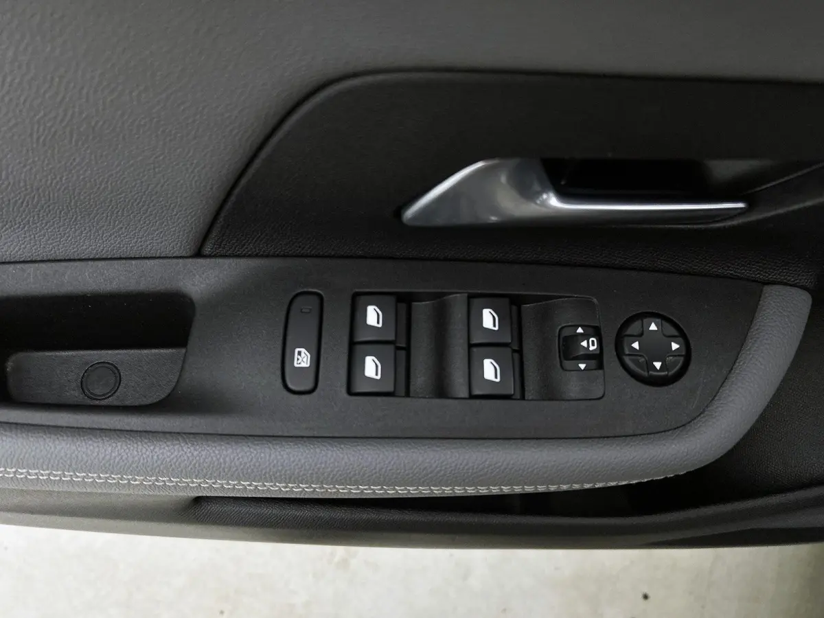 1.2 100pk GS | Trekhaak | Navigatie | Climate Control | Adaptieve Cruise Control | Achteruitrijcamera | parkeersensoren Voor + Achter | Lederen Bekleding | Voorstoelen Verwarmd met Massagefu