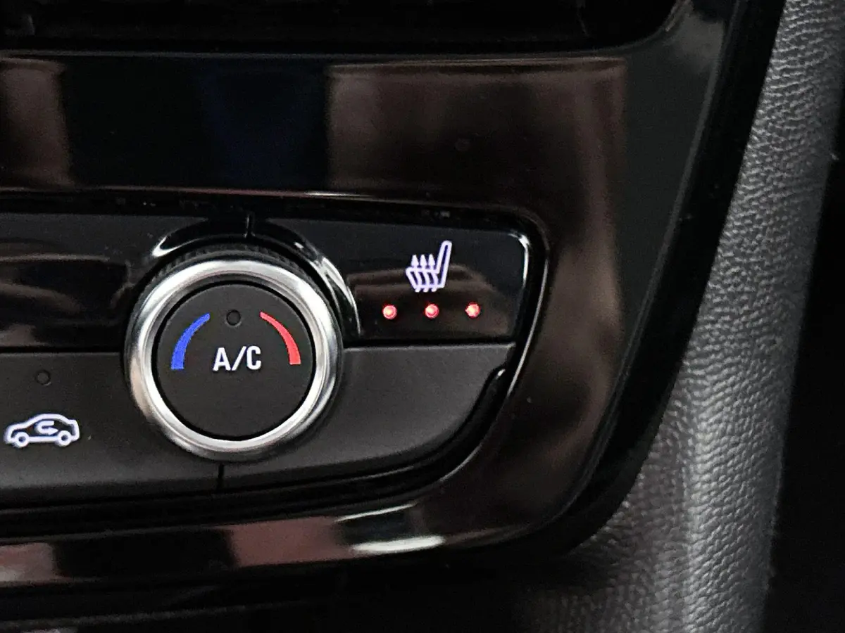 1.2 100pk GS | Trekhaak | Navigatie | Climate Control | Adaptieve Cruise Control | Achteruitrijcamera | parkeersensoren Voor + Achter | Lederen Bekleding | Voorstoelen Verwarmd met Massagefu