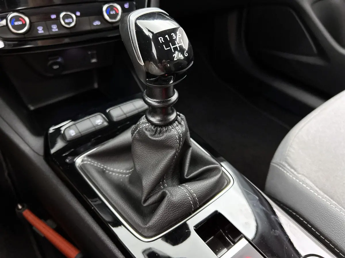 1.2 100pk GS | Trekhaak | Navigatie | Climate Control | Adaptieve Cruise Control | Achteruitrijcamera | parkeersensoren Voor + Achter | Lederen Bekleding | Voorstoelen Verwarmd met Massagefu