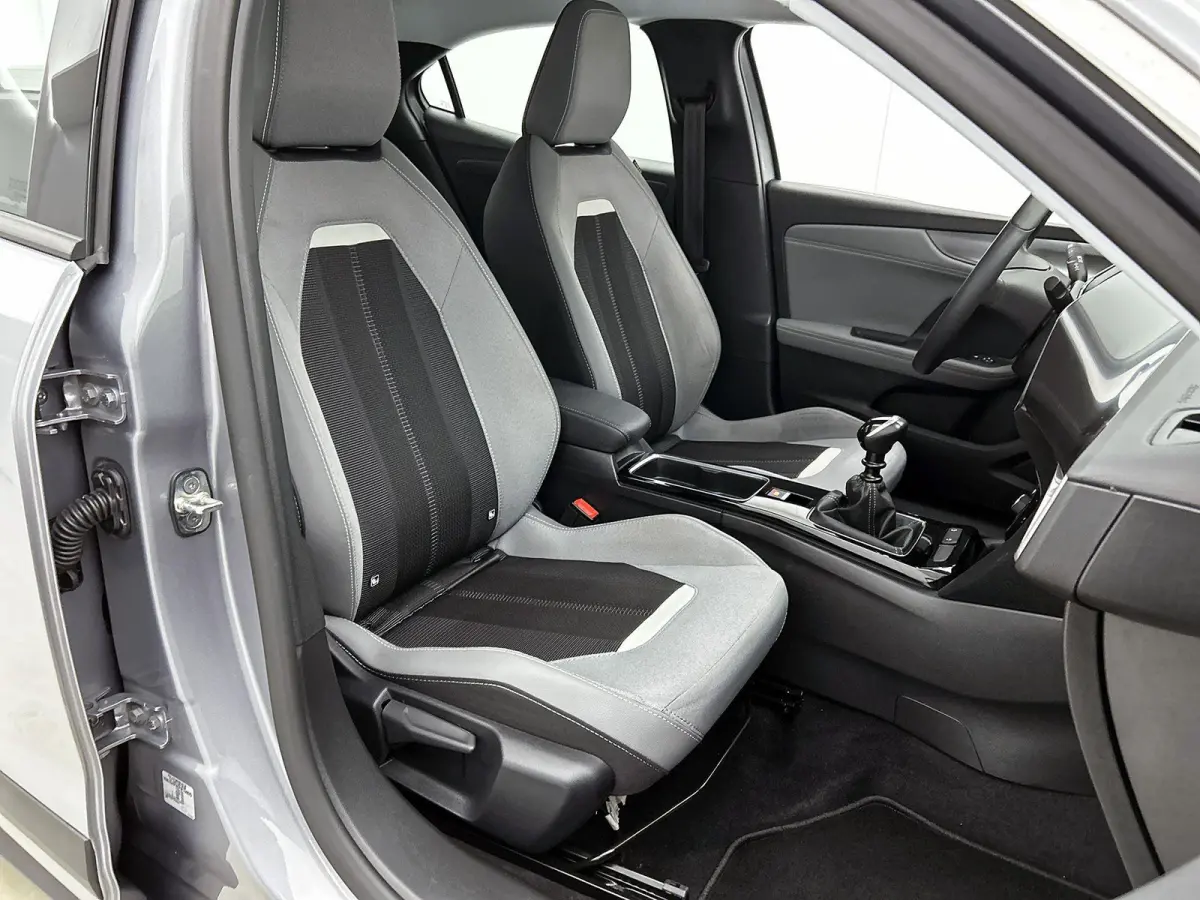 1.2 100pk GS | Trekhaak | Navigatie | Climate Control | Adaptieve Cruise Control | Achteruitrijcamera | parkeersensoren Voor + Achter | Lederen Bekleding | Voorstoelen Verwarmd met Massagefu