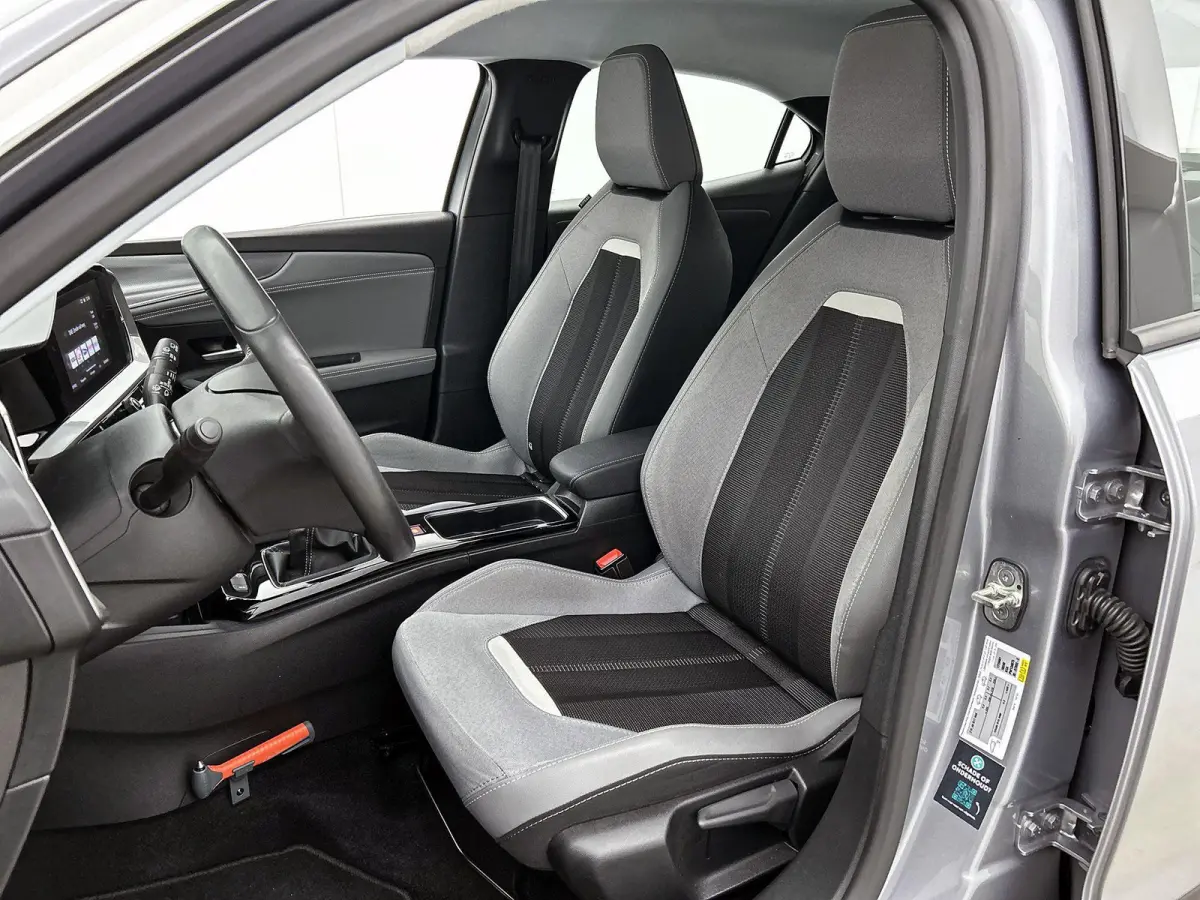1.2 100pk GS | Trekhaak | Navigatie | Climate Control | Adaptieve Cruise Control | Achteruitrijcamera | parkeersensoren Voor + Achter | Lederen Bekleding | Voorstoelen Verwarmd met Massagefu