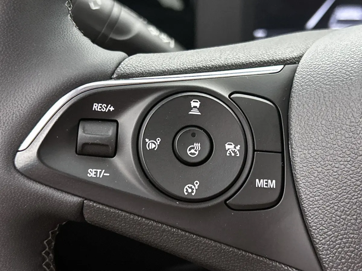 1.2 100pk GS | Trekhaak | Navigatie | Climate Control | Adaptieve Cruise Control | Achteruitrijcamera | parkeersensoren Voor + Achter | Lederen Bekleding | Voorstoelen Verwarmd met Massagefu