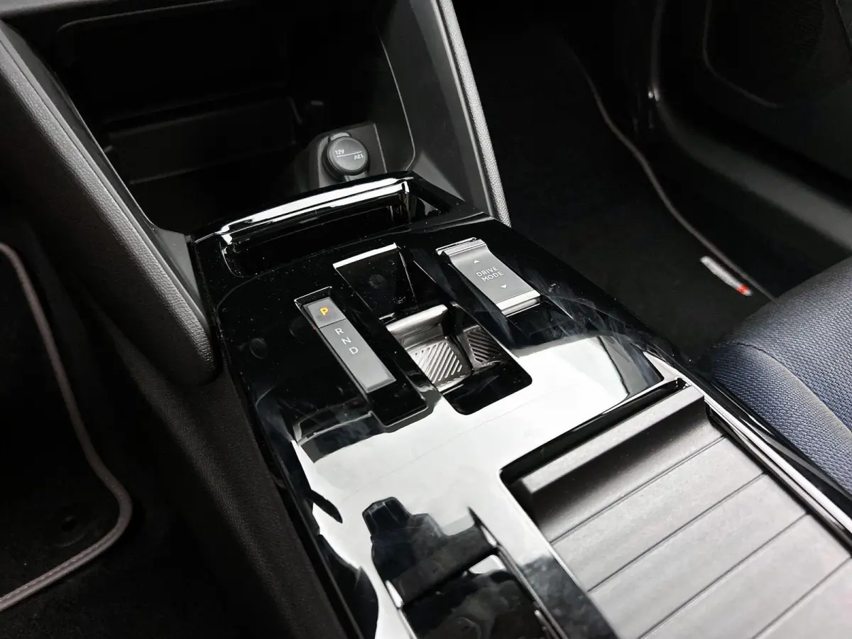 1.2 Hybrid 145pk Collection | Navigatie | Climate Control | Cruise Control | 18"LMV | LED | Stoelverwarming | Apple Carplay/Android Auto |