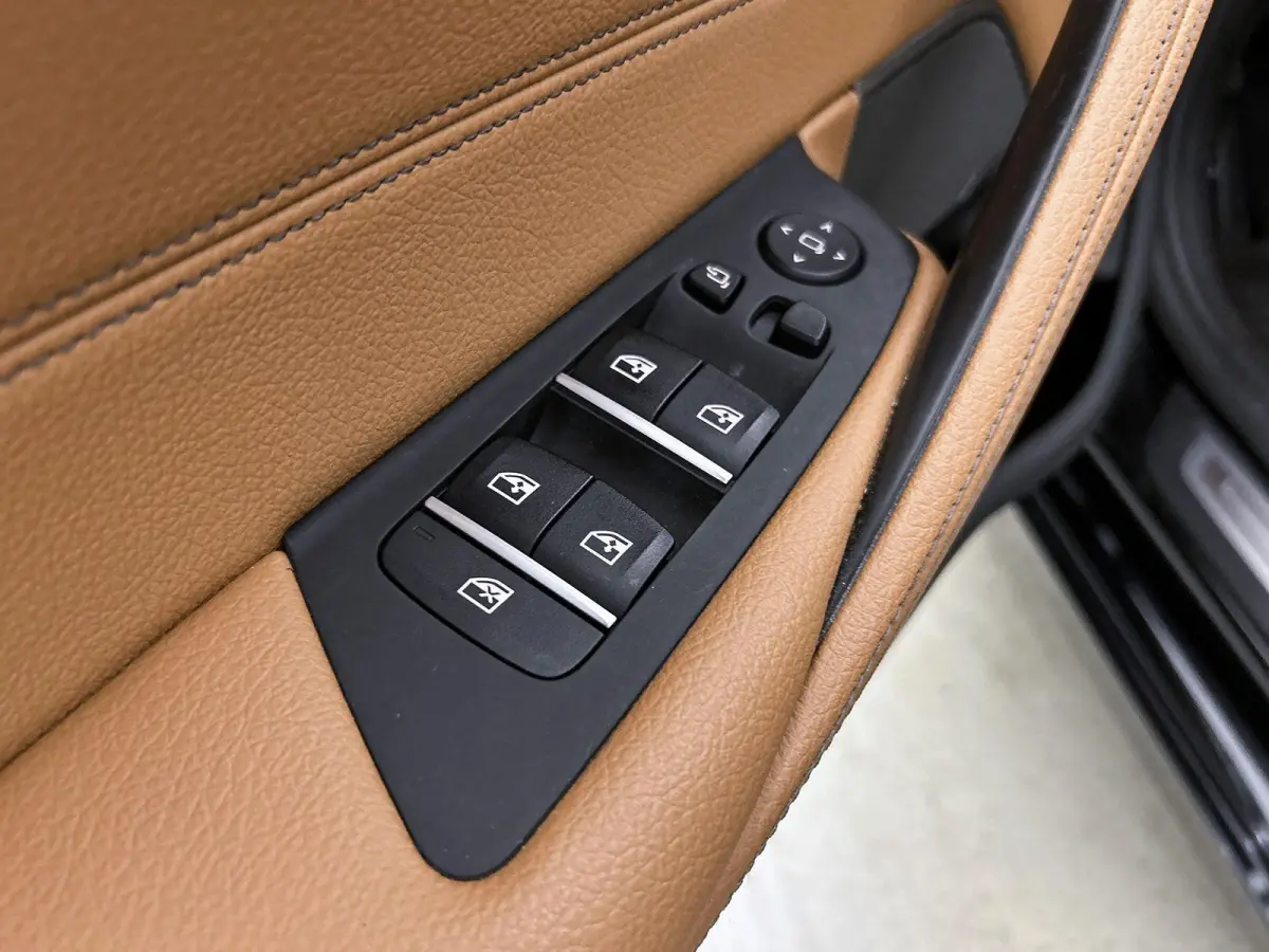 Berline 530e xDrive | Automaat | Achteruitrijcamera | Parkeersensoren | Lederen Bekleding | Climate Control |