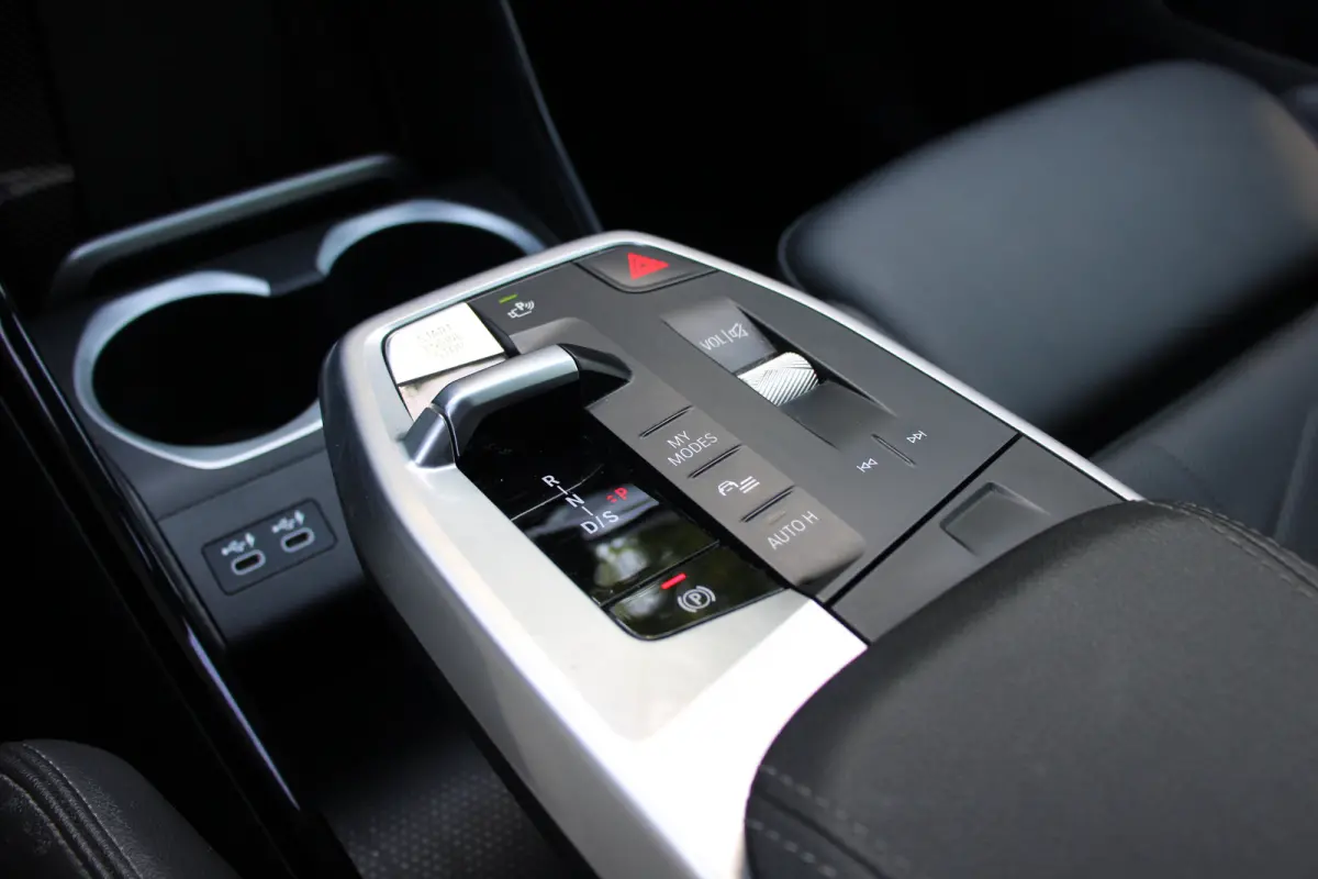 25 e xDrive M Sport | WEGKLAPBARE TREKHAAK | STOELVERWARMING | M-SPORT | CAMERA | PARK SENS V+A | CRUISE | LED | LEDER | LANE ASSIST | ELEKTR. STOEL