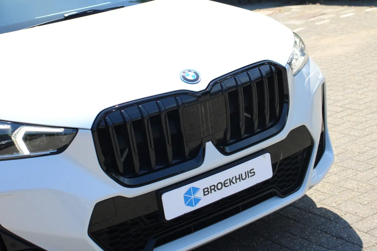 25 e xDrive M Sport | WEGKLAPBARE TREKHAAK | STOELVERWARMING | M-SPORT | CAMERA | PARK SENS V+A | CRUISE | LED | LEDER | LANE ASSIST | ELEKTR. STOEL