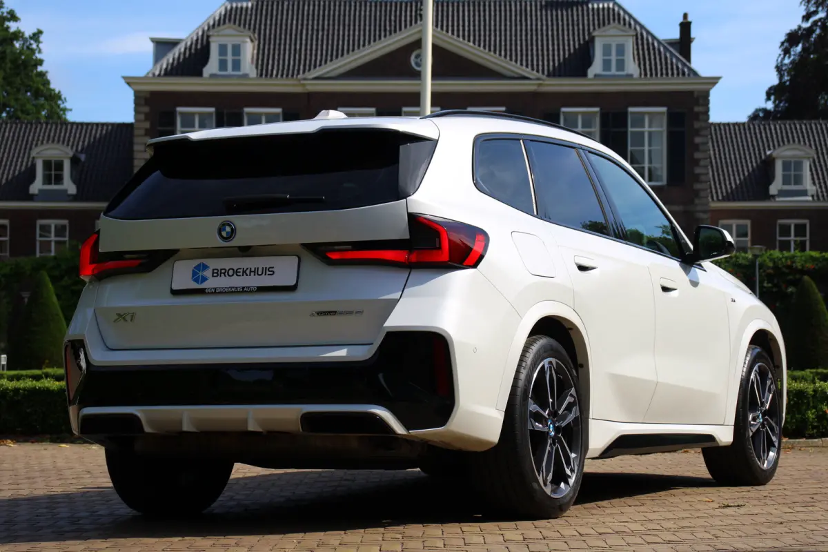 25 e xDrive M Sport | WEGKLAPBARE TREKHAAK | STOELVERWARMING | M-SPORT | CAMERA | PARK SENS V+A | CRUISE | LED | LEDER | LANE ASSIST | ELEKTR. STOEL