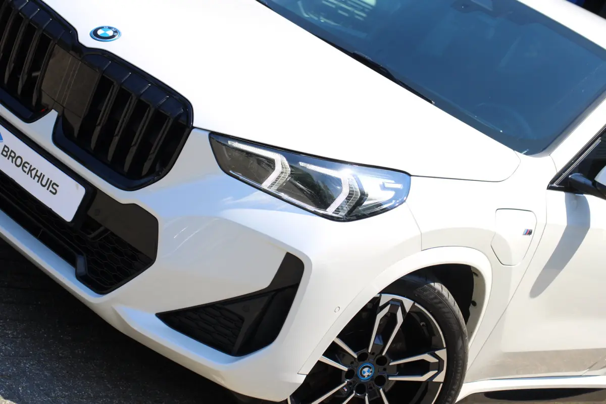 25 e xDrive M Sport | WEGKLAPBARE TREKHAAK | STOELVERWARMING | M-SPORT | CAMERA | PARK SENS V+A | CRUISE | LED | LEDER | LANE ASSIST | ELEKTR. STOEL