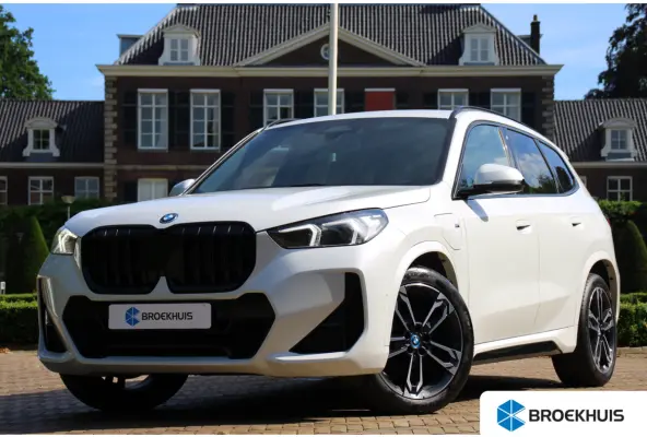 25 e xDrive M Sport | WEGKLAPBARE TREKHAAK | STOELVERWARMING | M-SPORT | CAMERA | PARK SENS V+A | CRUISE | LED | LEDER | LANE ASSIST | ELEKTR. STOEL