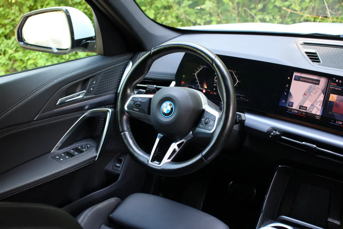 25 e xDrive M Sport | WEGKLAPBARE TREKHAAK | STOELVERWARMING | M-SPORT | CAMERA | PARK SENS V+A | CRUISE | LED | LEDER | LANE ASSIST | ELEKTR. STOEL