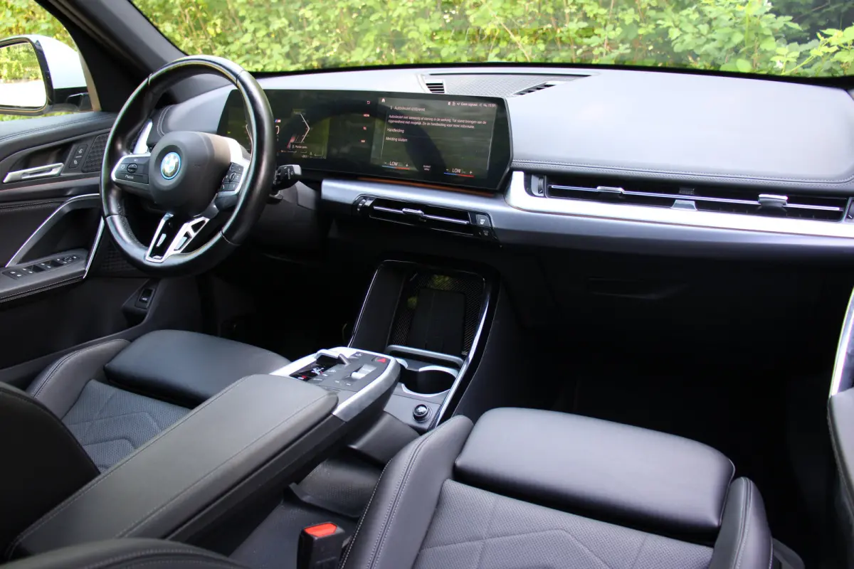 25 e xDrive M Sport | WEGKLAPBARE TREKHAAK | STOELVERWARMING | M-SPORT | CAMERA | PARK SENS V+A | CRUISE | LED | LEDER | LANE ASSIST | ELEKTR. STOEL