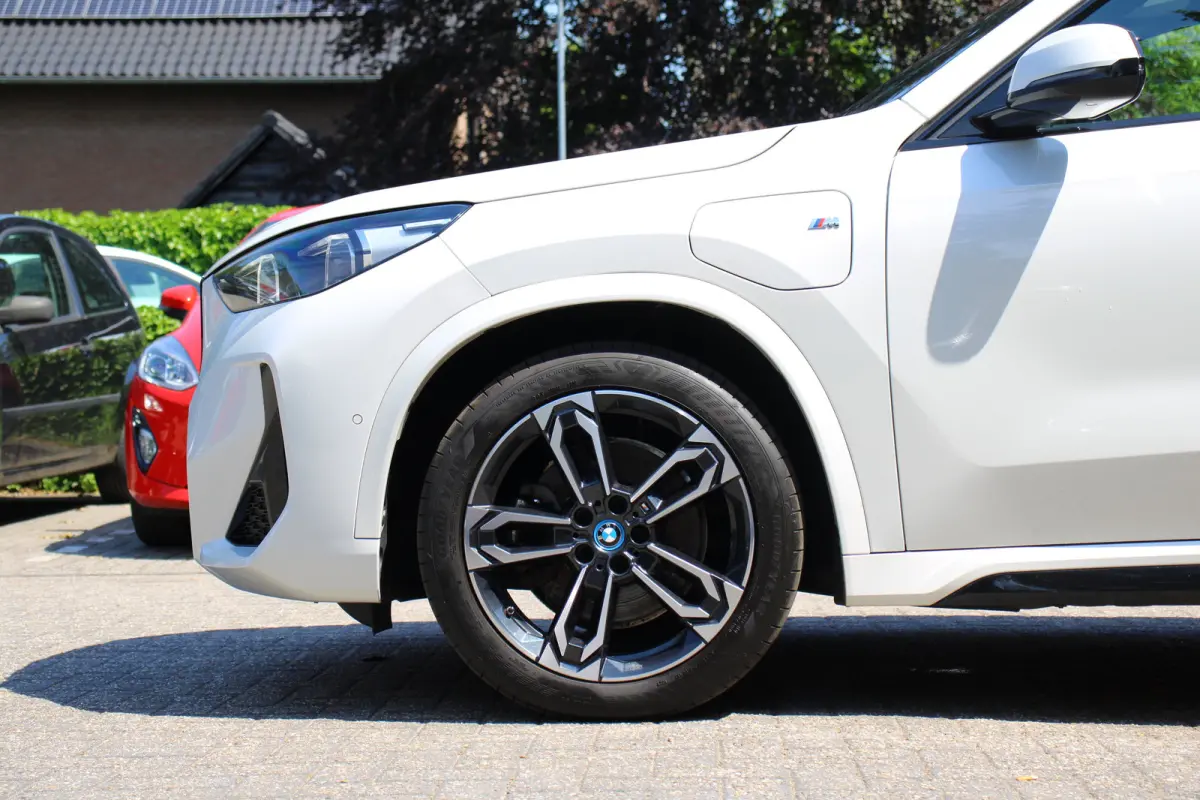 25 e xDrive M Sport | WEGKLAPBARE TREKHAAK | STOELVERWARMING | M-SPORT | CAMERA | PARK SENS V+A | CRUISE | LED | LEDER | LANE ASSIST | ELEKTR. STOEL