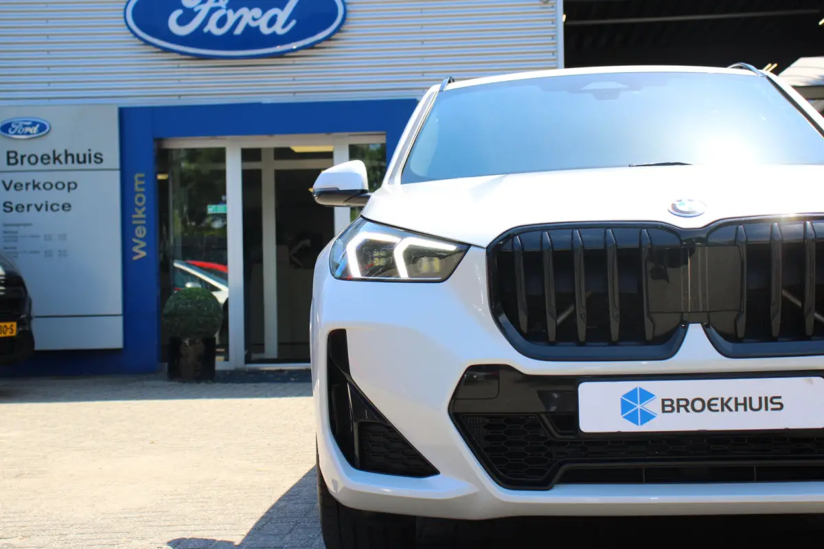 25 e xDrive M Sport | WEGKLAPBARE TREKHAAK | STOELVERWARMING | M-SPORT | CAMERA | PARK SENS V+A | CRUISE | LED | LEDER | LANE ASSIST | ELEKTR. STOEL