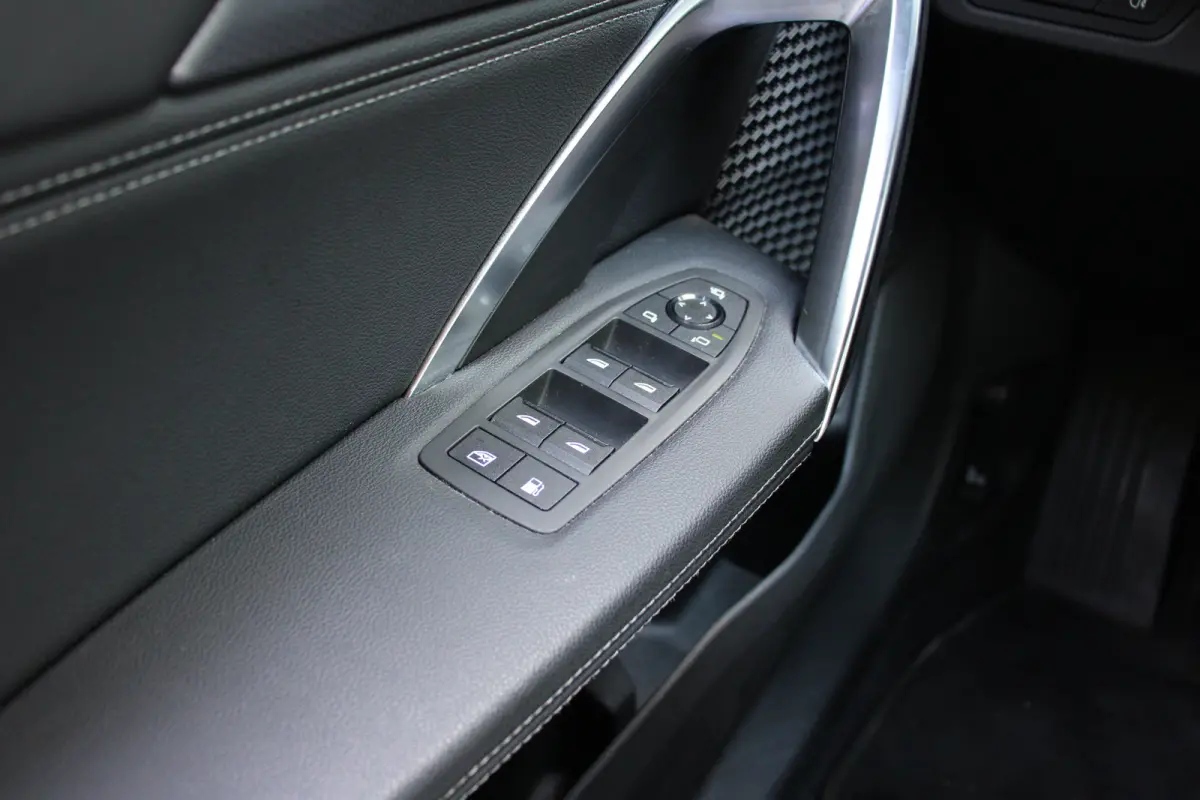 25 e xDrive M Sport | WEGKLAPBARE TREKHAAK | STOELVERWARMING | M-SPORT | CAMERA | PARK SENS V+A | CRUISE | LED | LEDER | LANE ASSIST | ELEKTR. STOEL