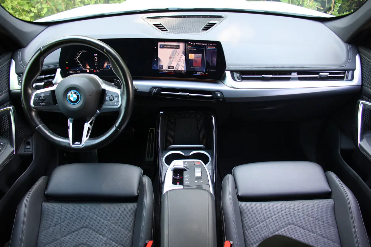 25 e xDrive M Sport | WEGKLAPBARE TREKHAAK | STOELVERWARMING | M-SPORT | CAMERA | PARK SENS V+A | CRUISE | LED | LEDER | LANE ASSIST | ELEKTR. STOEL