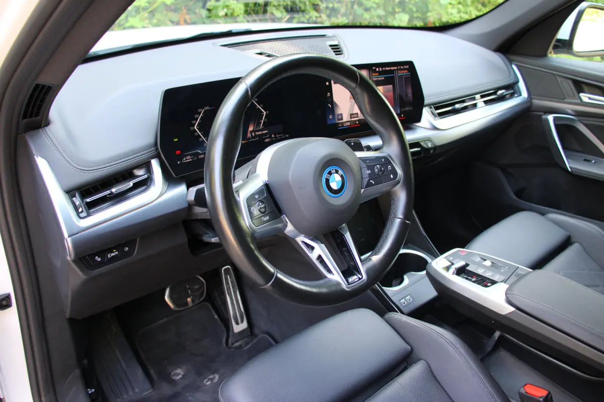 25 e xDrive M Sport | WEGKLAPBARE TREKHAAK | STOELVERWARMING | M-SPORT | CAMERA | PARK SENS V+A | CRUISE | LED | LEDER | LANE ASSIST | ELEKTR. STOEL