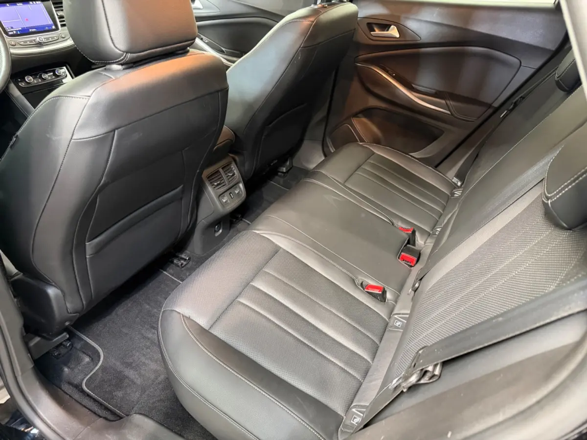 1.2 Turbo Innovation Apple CarPlay / Leer/ Geventileerde stoelen / Trekhaak / Keyless