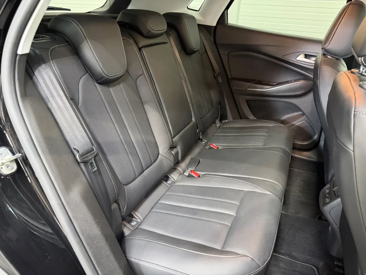 1.2 Turbo Innovation Apple CarPlay / Leer/ Geventileerde stoelen / Trekhaak / Keyless