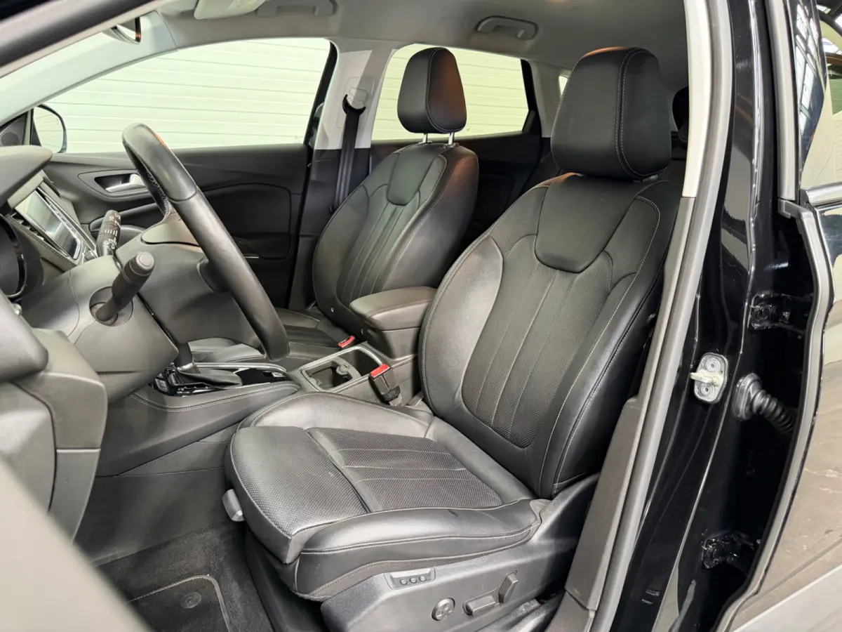 1.2 Turbo Innovation Apple CarPlay / Leer/ Geventileerde stoelen / Trekhaak / Keyless