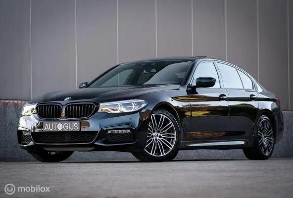 520i M Pakket G30 | Schuifdak | Comfort Seats | HUD | NAP NL auto | Rijklaarprijs | Carbon Black | Camera |