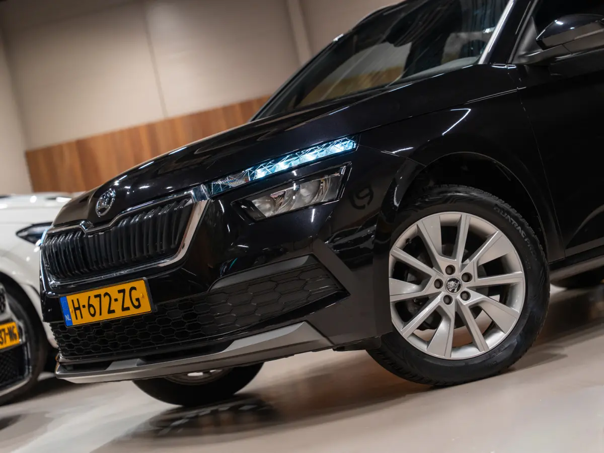 1.0 TSI DSG Sport Business, Apple Carplay, Android Auto, ACC, Clima, PDC, Multistuur, Ambiënte Light, Voll Onmderhoud