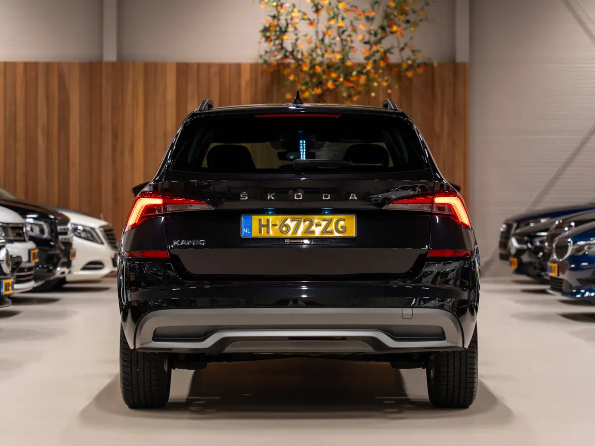 1.0 TSI DSG Sport Business, Apple Carplay, Android Auto, ACC, Clima, PDC, Multistuur, Ambiënte Light, Voll Onmderhoud
