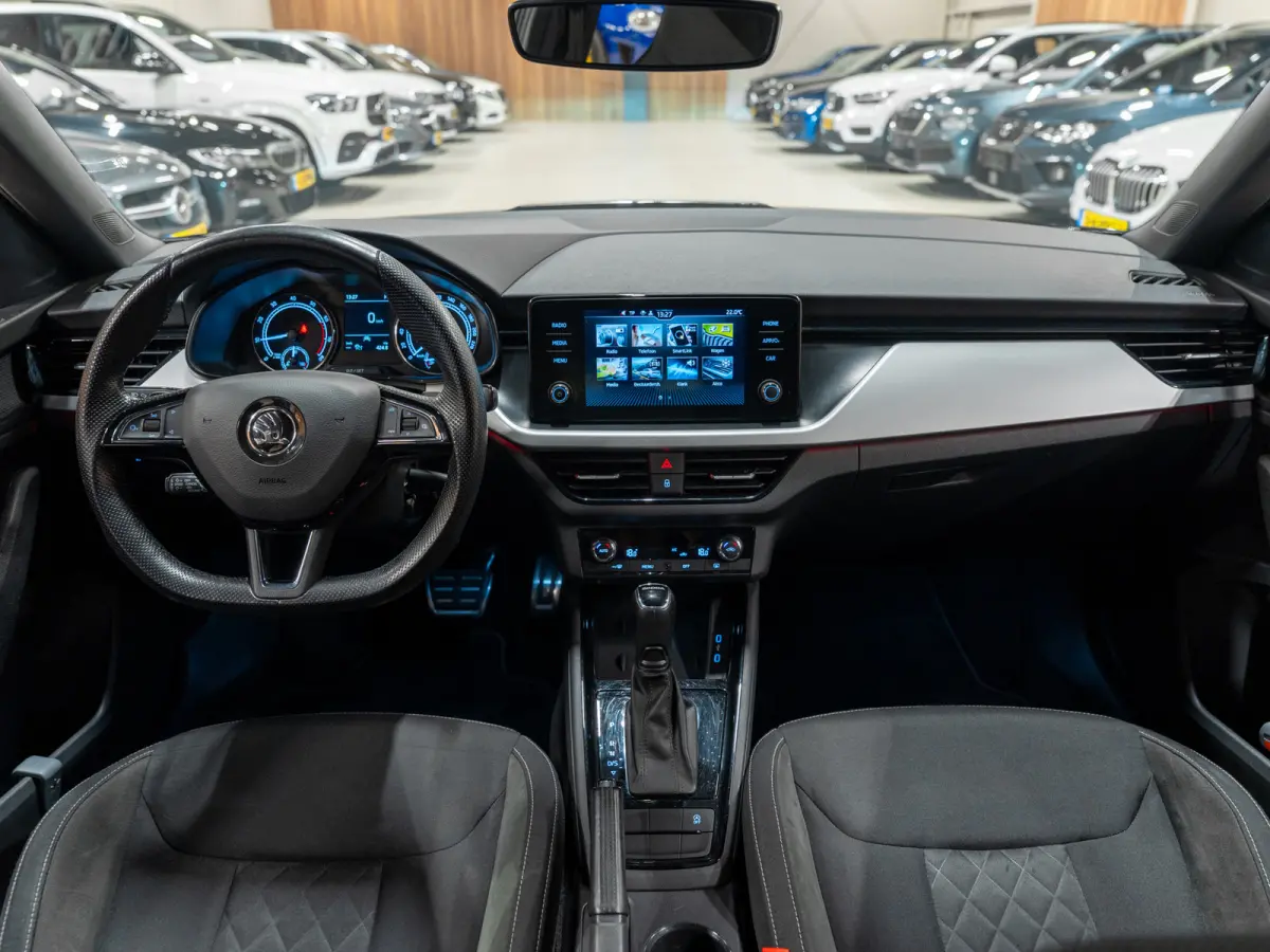 1.0 TSI DSG Sport Business, Apple Carplay, Android Auto, ACC, Clima, PDC, Multistuur, Ambiënte Light, Voll Onmderhoud