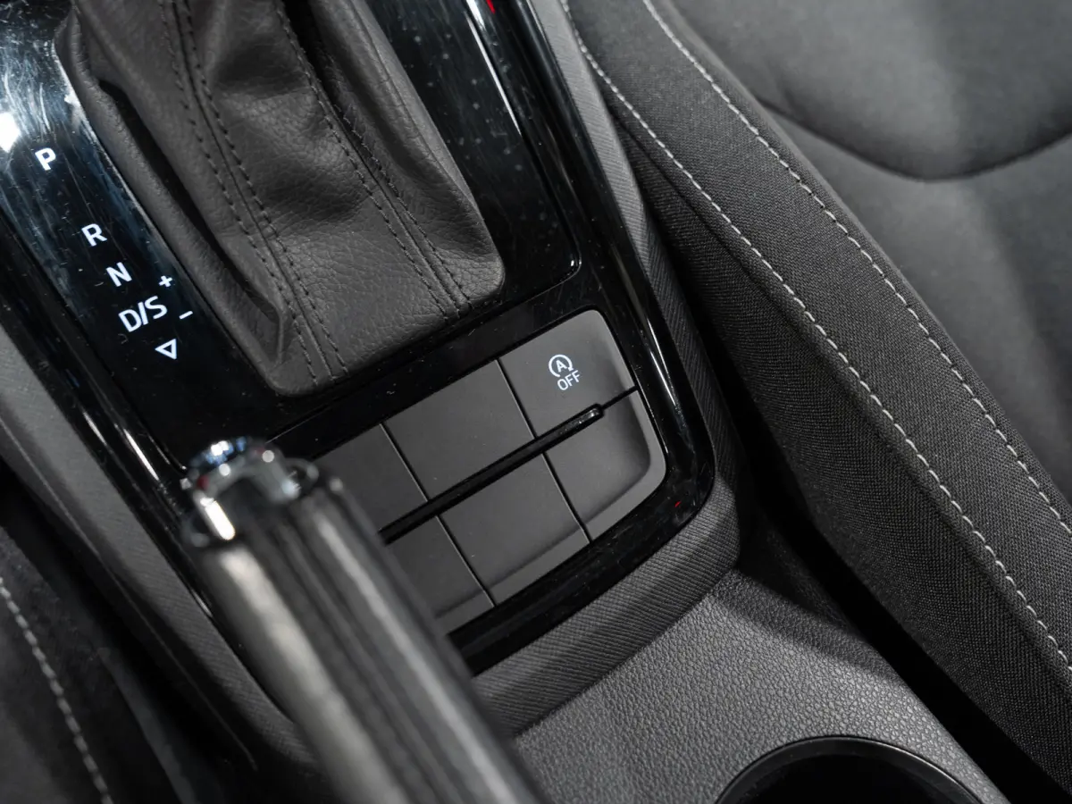 1.0 TSI DSG Sport Business, Apple Carplay, Android Auto, ACC, Clima, PDC, Multistuur, Ambiënte Light, Voll Onmderhoud