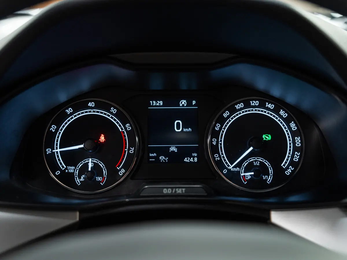 1.0 TSI DSG Sport Business, Apple Carplay, Android Auto, ACC, Clima, PDC, Multistuur, Ambiënte Light, Voll Onmderhoud